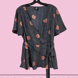 Floral detailed polka dot top with ruffled bottom L